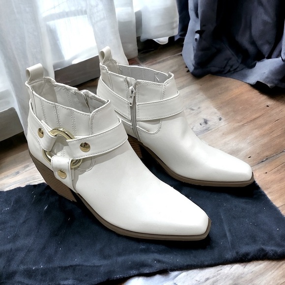 NWOB - GBG Los Angeles Violita Side Zip Gold Tone Buckle Detail Size 7 M - Picture 2 of 8